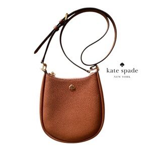 • Kate Spade Tan Pebbled Leather Crossbody Bag •